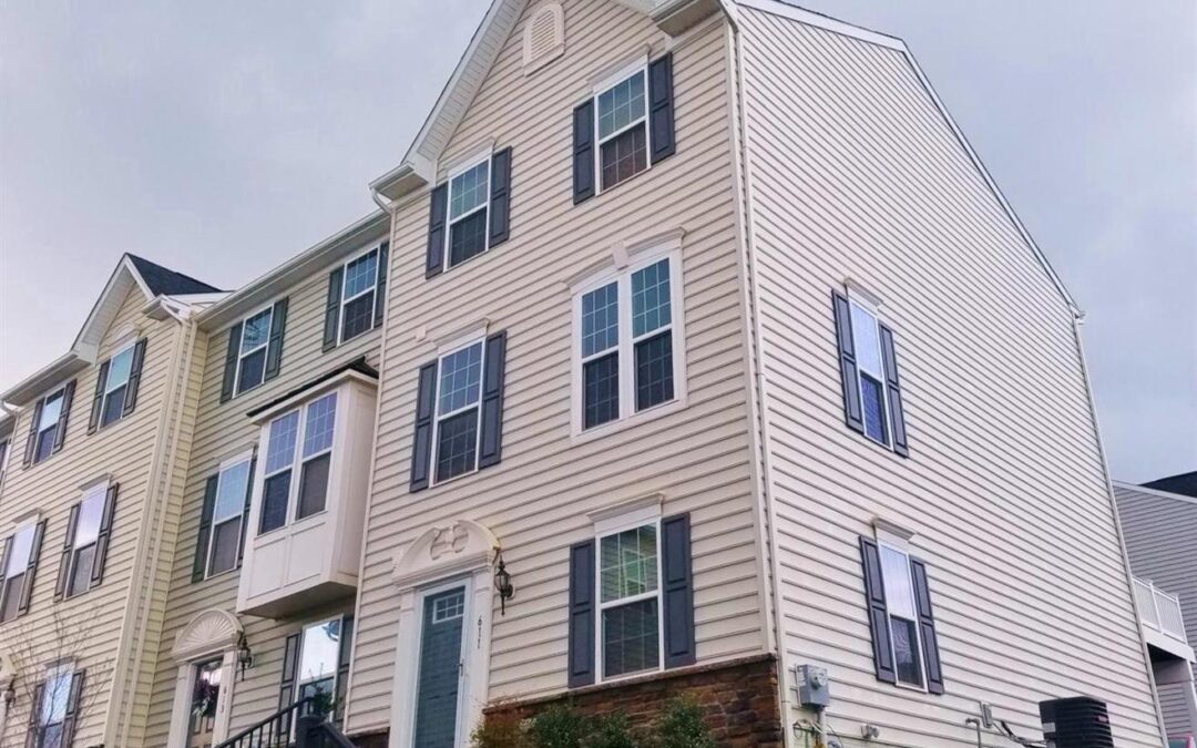 611 Washington Square, 3BD, 2.5BA ($2550/mo)
